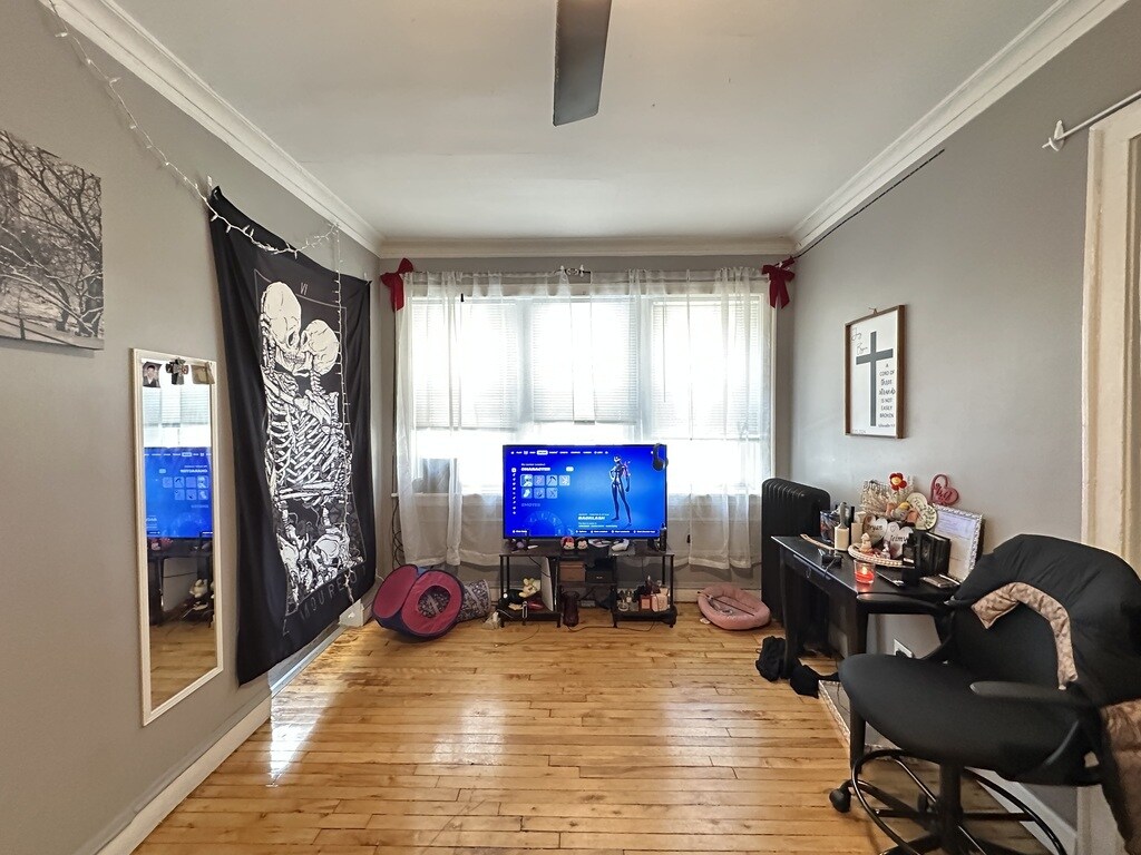 Building Photo - 5451 N Kenmore Ave