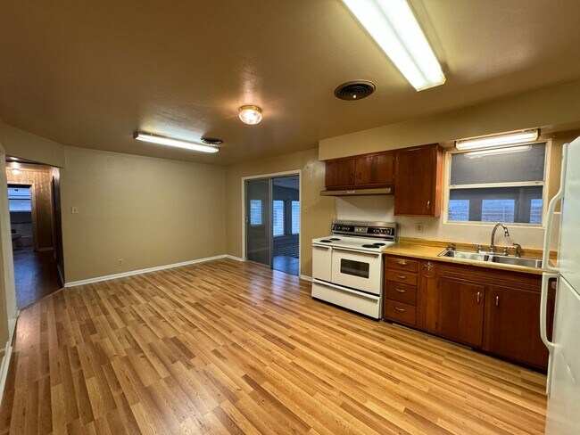 Building Photo - 2318 Mary Ln
