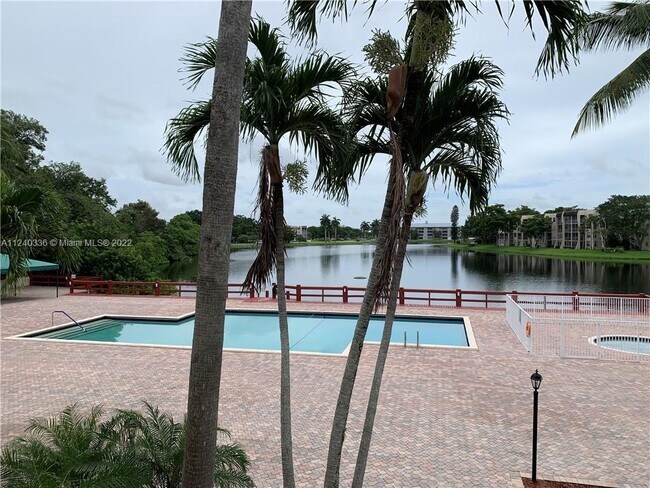 Building Photo - 9420 Poinciana Plz