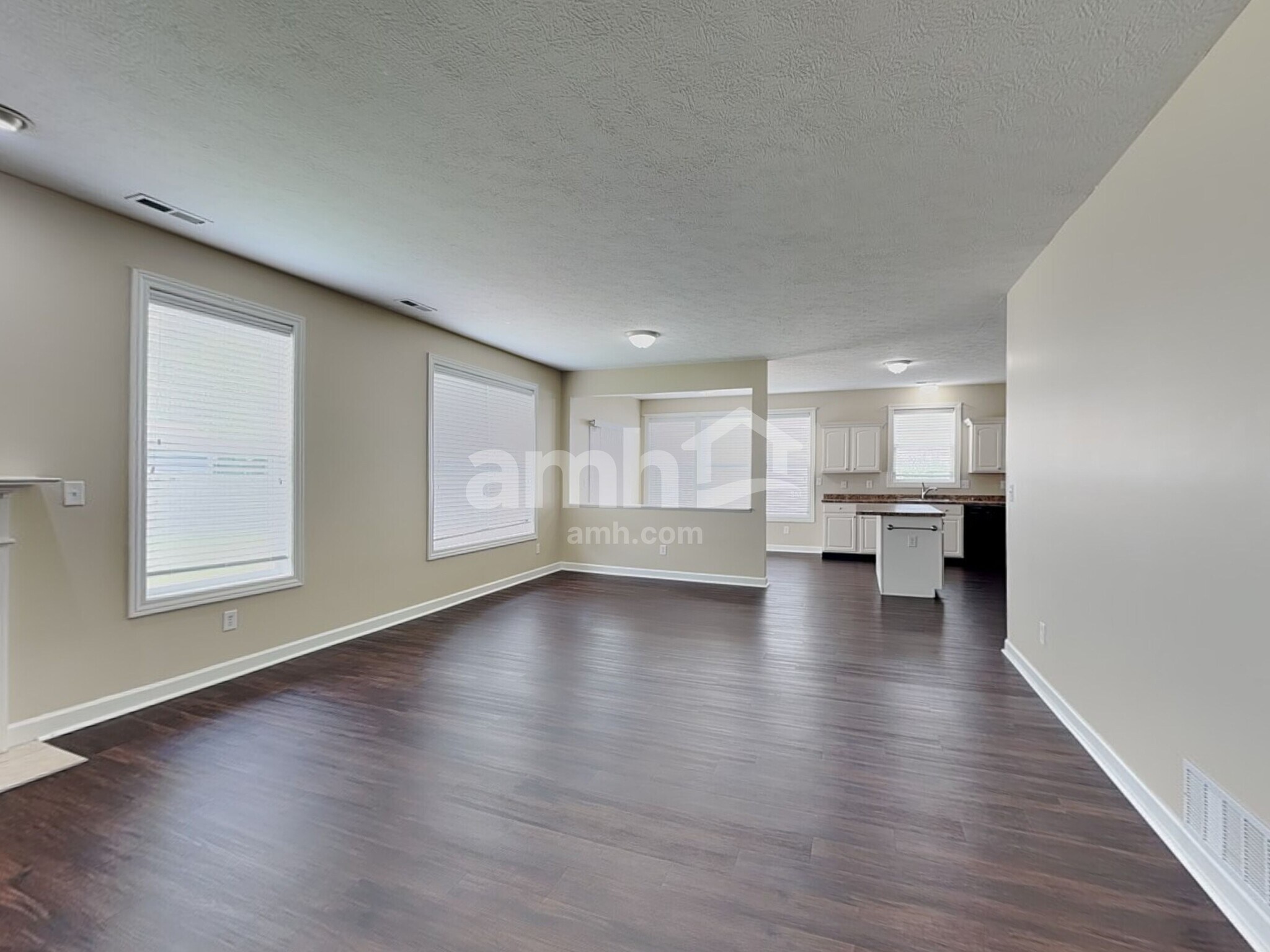 Building Photo - 5915 Cabot Dr