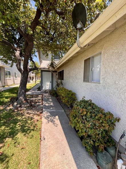 Building Photo - 1204 Acadia Pl