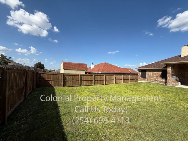 Building Photo - Available now 3 Bedroom 2 Bath Custom Home...