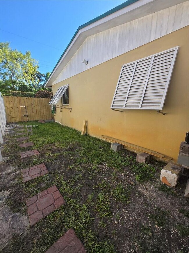 Building Photo - 12340 SW 41st St
