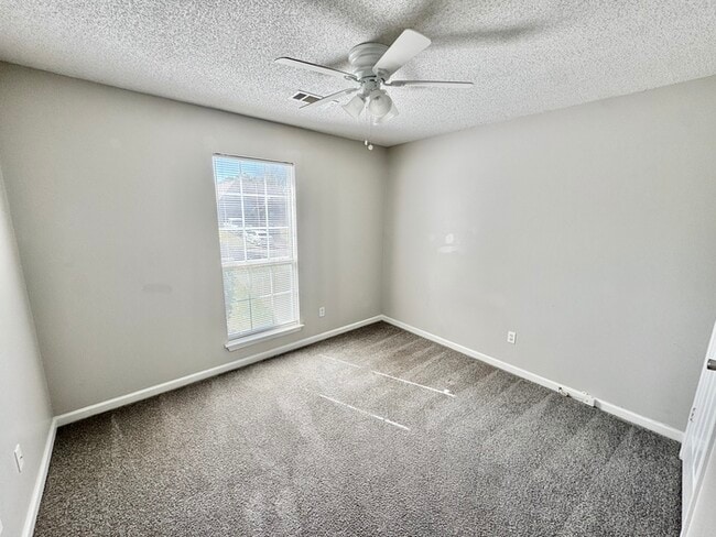 Building Photo - 55 Oak Ridge Cove