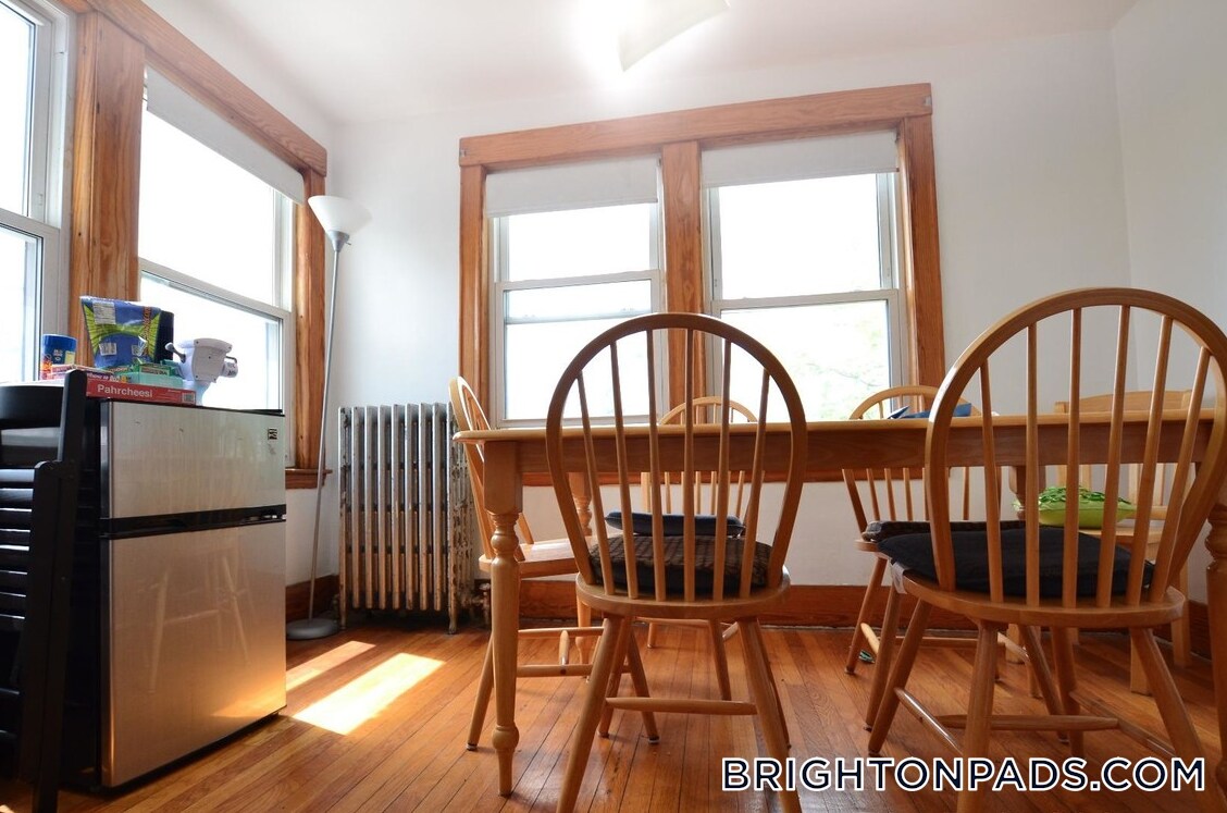 Building Photo - 27 S Crescent Circuit