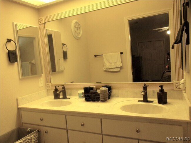 Building Photo - 3521 S Belgrave Dr