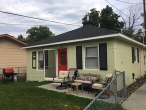 Building Photo - Adorable 1 bedroom house