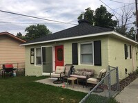 Building Photo - Adorable 1 bedroom house