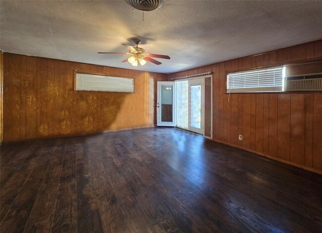 Building Photo - 8307 Bunche Dr