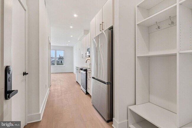 Building Photo - 30 W Allens Ln