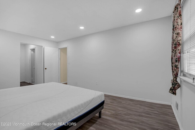 Building Photo - 1804 Holbrook St