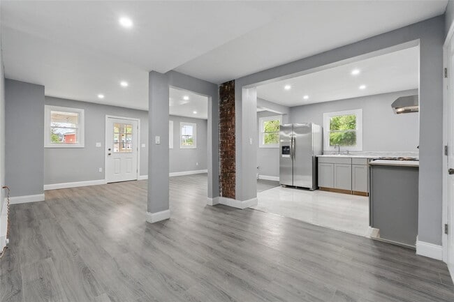 Building Photo - 809 Broadway