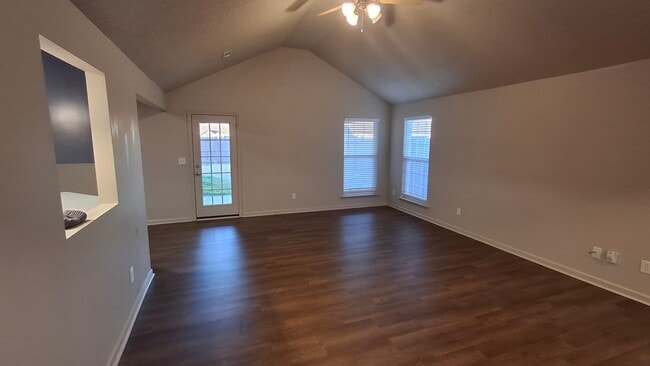 Building Photo - 2616 Slate Dr SW