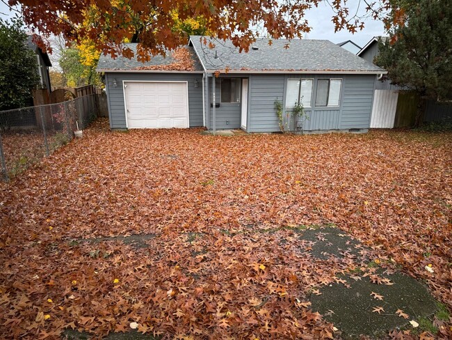 Building Photo - 2429 NE Saratoga St