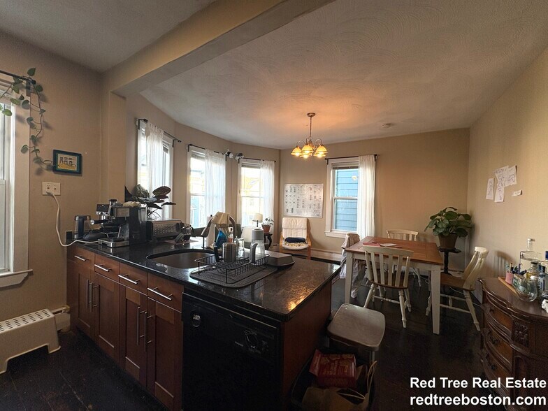 Building Photo - 72 Hillside St