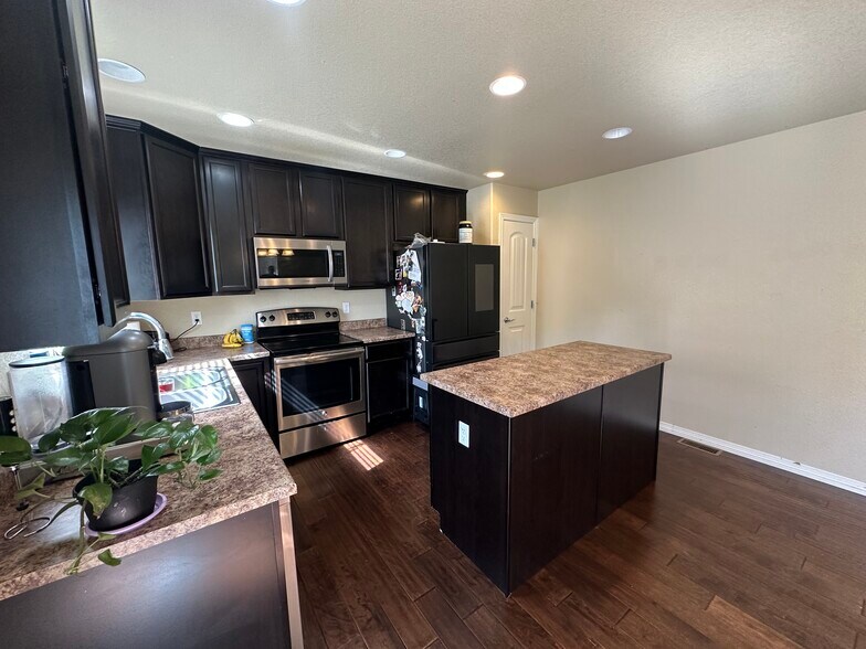 Building Photo - 6206 Wild Turkey Dr
