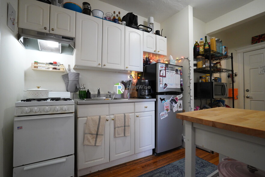 Building Photo - 6 Camelot Ct