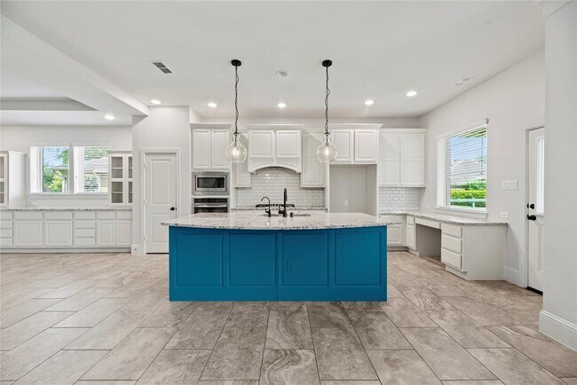 Building Photo - 30510 Hackberry Woods St