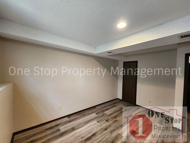 Building Photo - Beautiful 3 Bedroom / 1.5 Bathroom Duplex ...