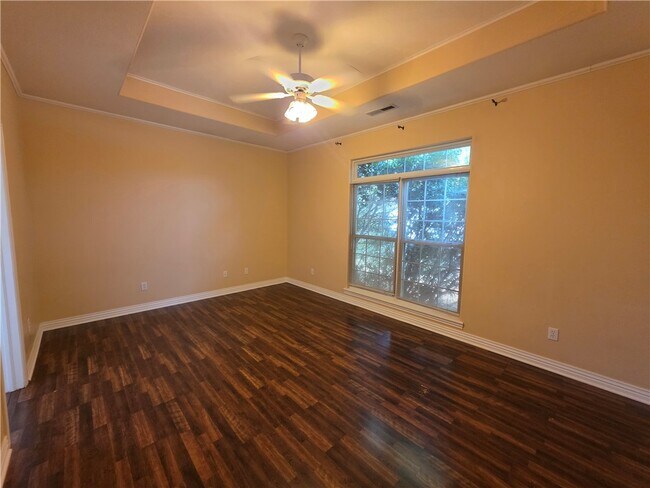 Building Photo - 302 Cross Creek Dr