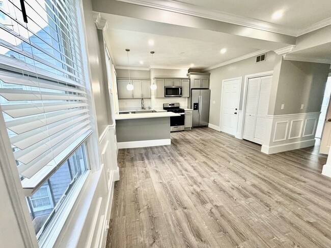 Building Photo - 61 Gates St