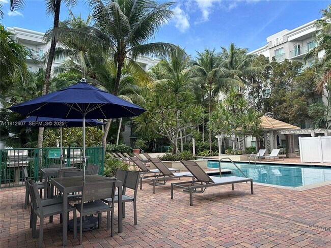 Building Photo - 6001 SW 70th St