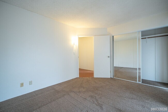 Building Photo - $2,600 / 2br - 2 Bed 1 Bath Condo In Valleyview Melemanu