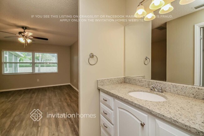 Building Photo - 15103 Southfork Dr