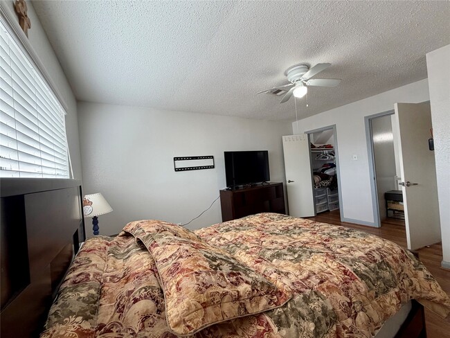 Building Photo - 15111 Chasehill Dr