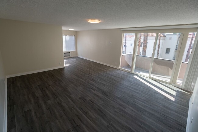 Interior Photo - 1944 Whitley Ave.