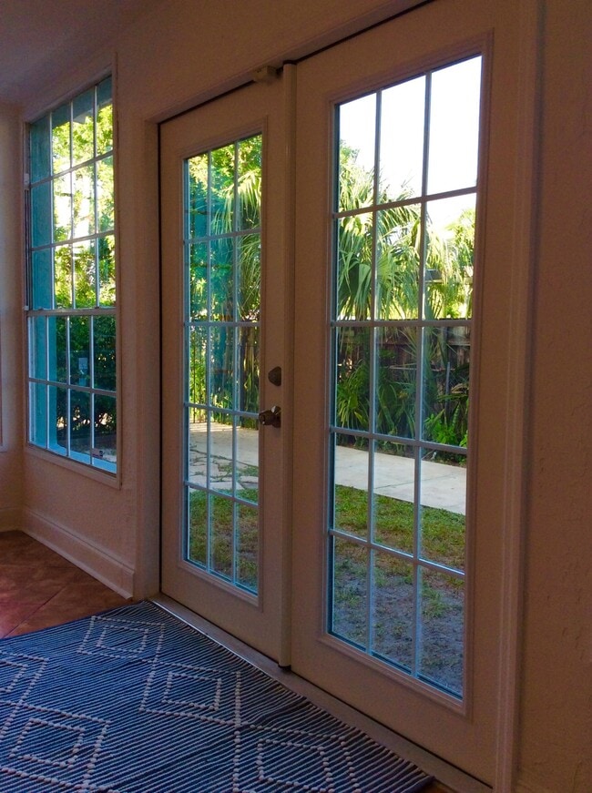 Building Photo - 382 Ellamar Rd