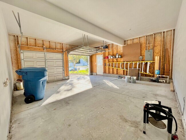 Building Photo - Spacious 4 Bedroom Home on Cul-de-sac in Castleton Virginia Beach!