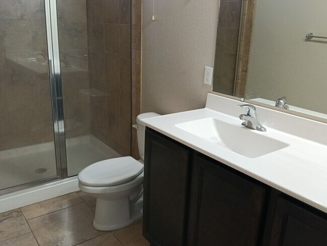 Building Photo - Stunning Home! Showings available Today!