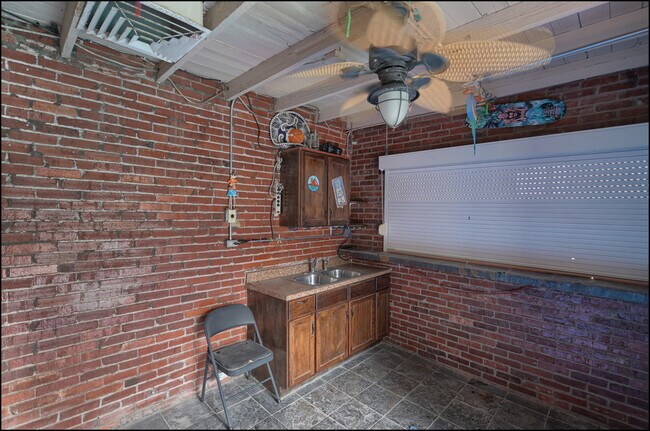 Building Photo - 1420 Hawthorne St