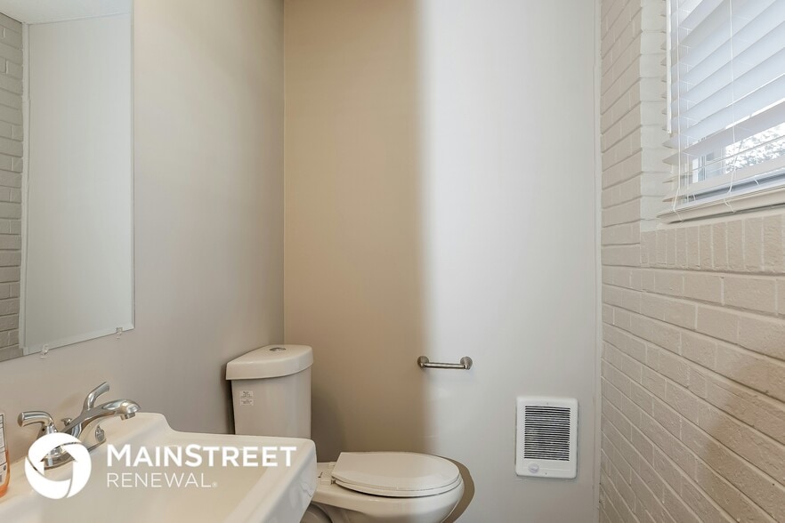 Building Photo - 4010 Sedgewood Ln