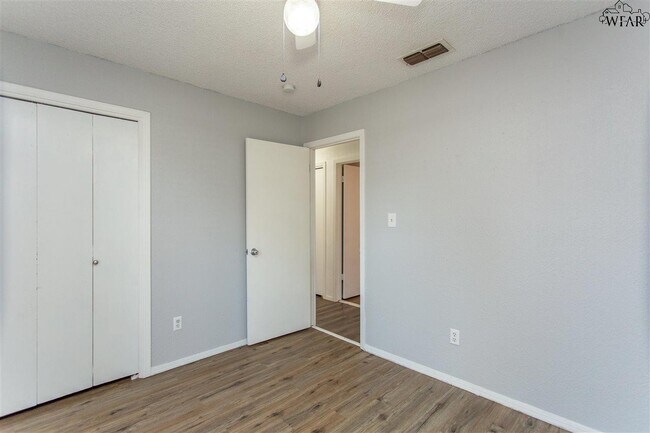 Building Photo - 5238 Kingston Dr