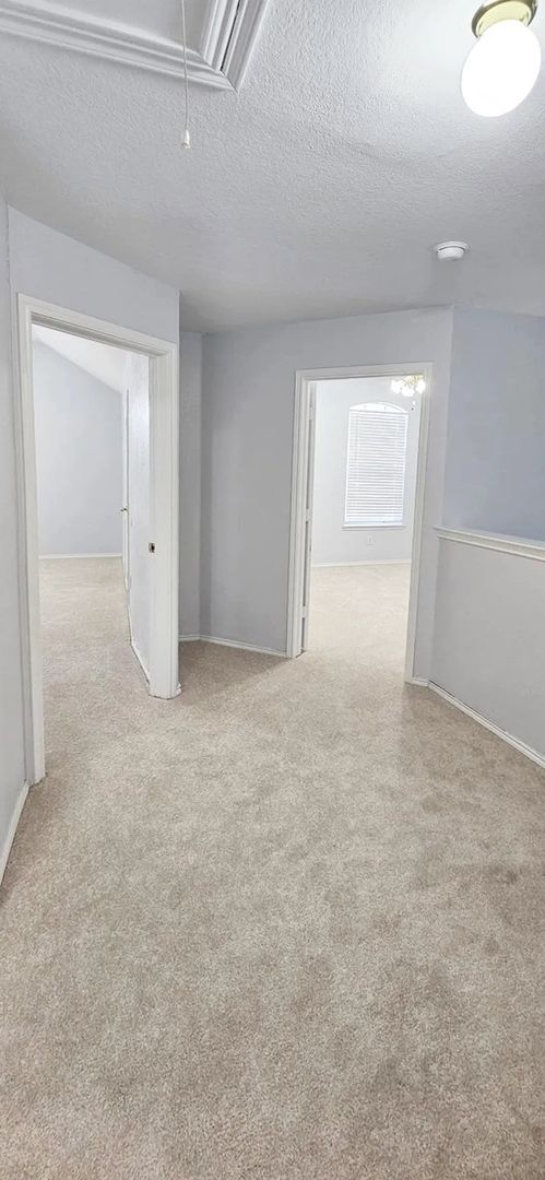 Building Photo - Amazing 4 b+2.5b Single family