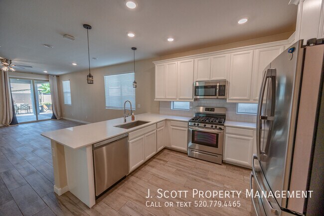Building Photo - 449 Pinnacle Ridge Dr