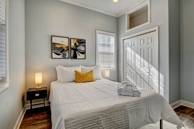 Second bedroom queen size bed - 1015 Rankin St