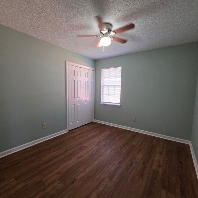Building Photo - 3114 Fernridge Dr