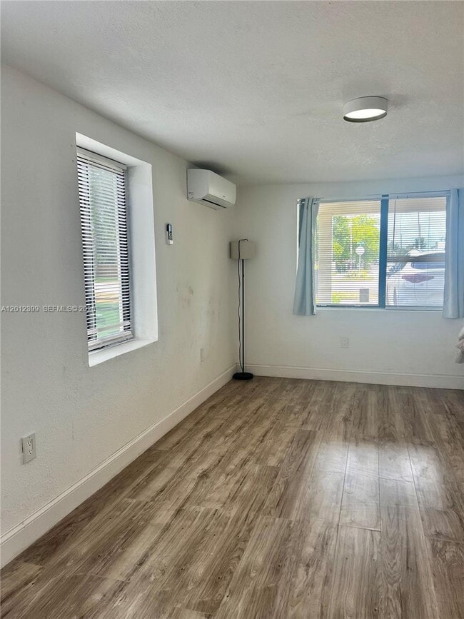 Building Photo - 12040 N Miami Ave