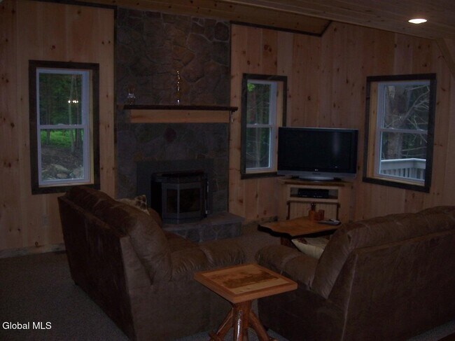 Building Photo - 220 Birchwood Pl