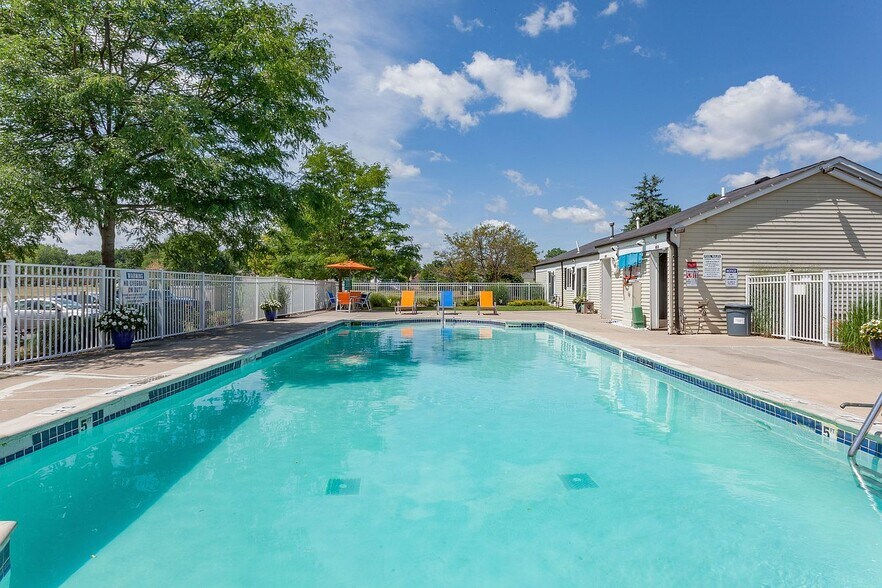 Building Photo - 7000 Foxthorn Dr