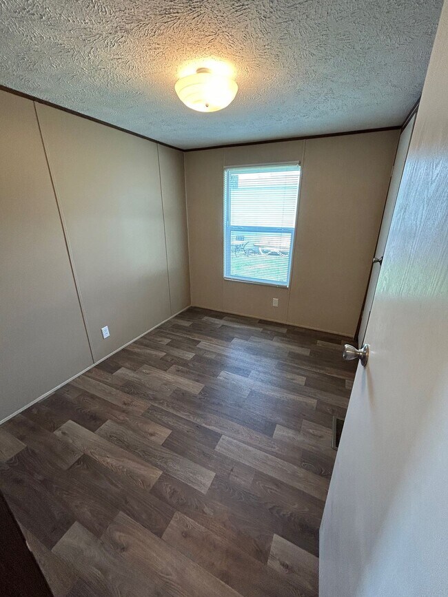 Building Photo - 1505 Nancys Dr