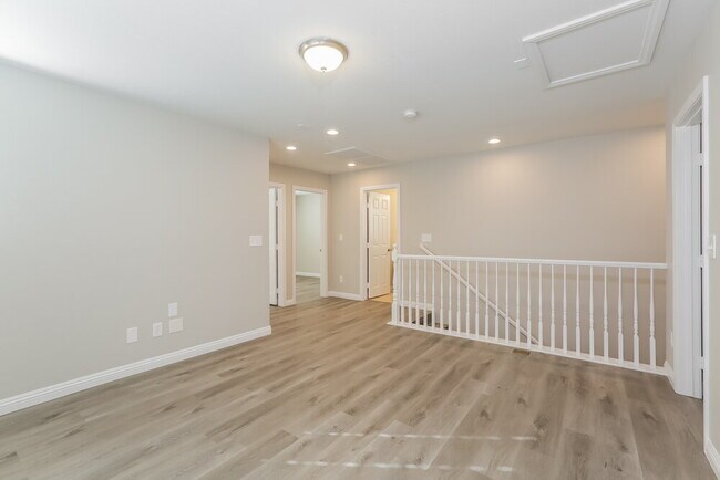 Building Photo - 10186 W Glen Aire Ave