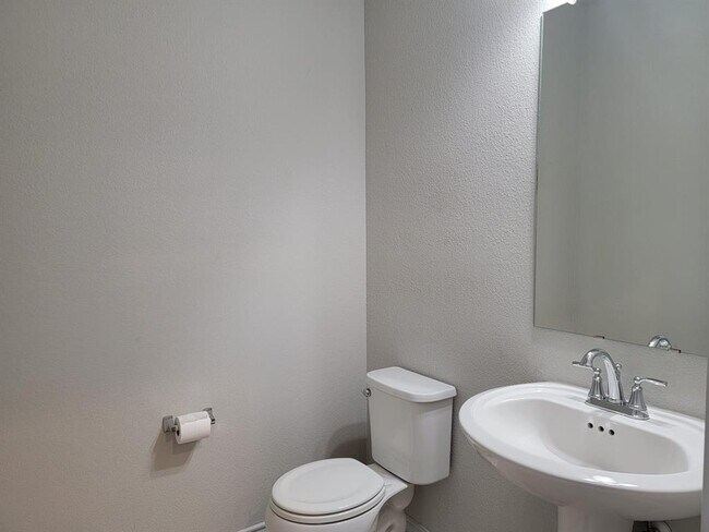 Building Photo - 208 Magna Ln