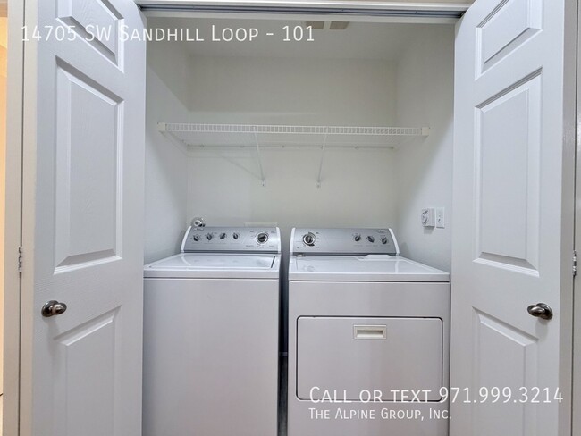 Building Photo - 14705 SW Sandhill Loop