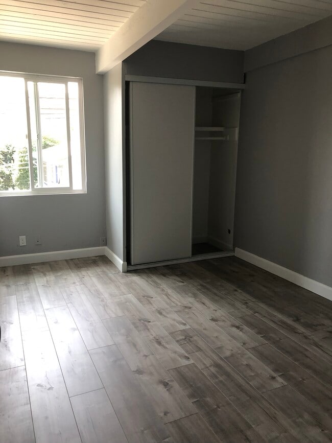 Building Photo - 992 Emerson St