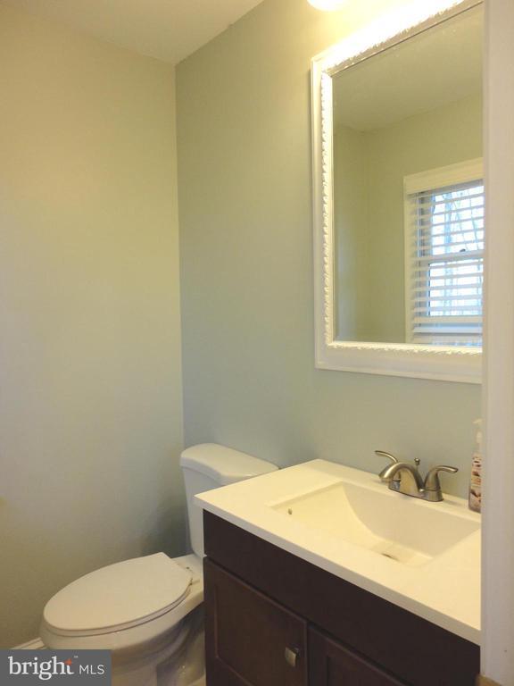 Building Photo - 814 Rustic Ln