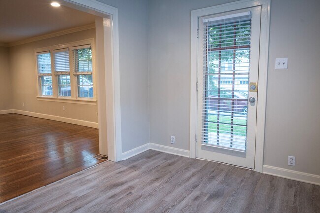 Building Photo - 49SW1105